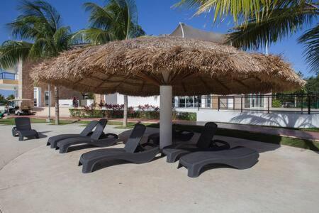 Departamento En Cancun Con 7 Albercas Tipo Playa Y Laguna Extérieur photo