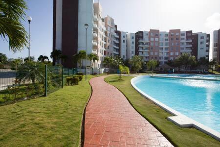 Departamento En Cancun Con 7 Albercas Tipo Playa Y Laguna Extérieur photo